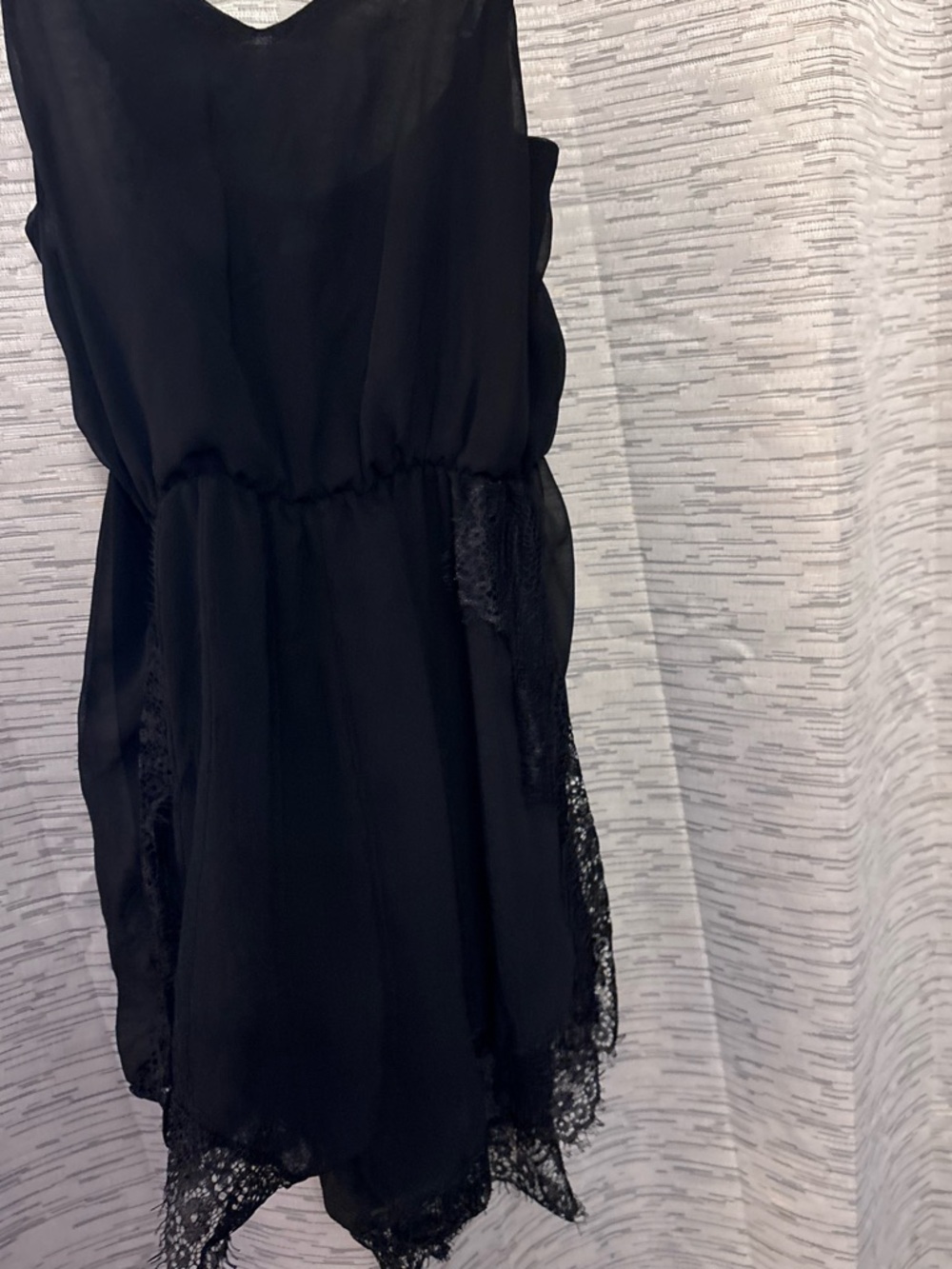 Black Sleeveless Lace-Hem Romper - Picture 3 of 3